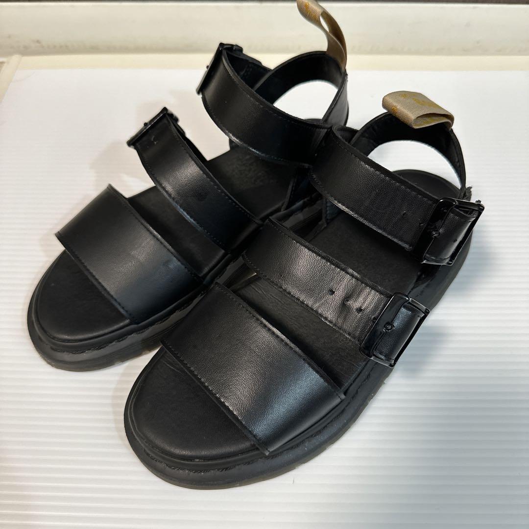 ドクターマーチン(DR. MARTENS) ブラックストラップサンダル