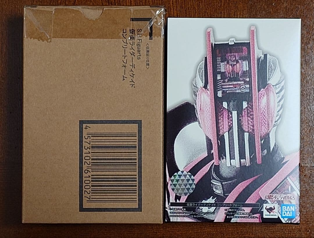 S.H.フィギュアーツ 真骨彫製法 仮面ライダーディケイド コンプリートフォームS.H.Figuarts