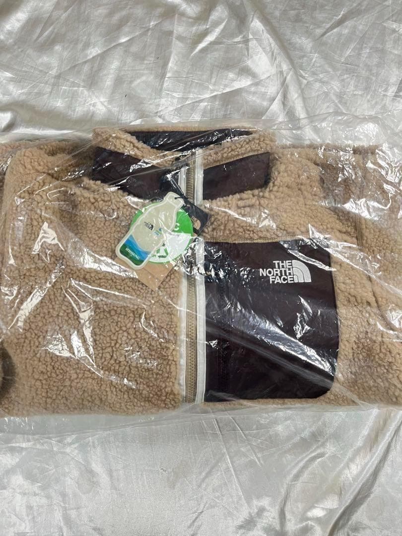 【新品タグ付き】ノースフェイス フリースジャケット リバーシブル 韓国限定 人気 【新品タグ付き】ノースフェイス フリースジャケット リバーシブル 韓国限定 人気