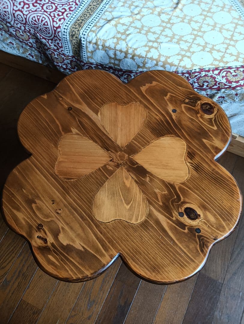 木製 幸せの四つ葉のクローバー サイドテーブル ダークブラウン MARWIL-DEMENAGEMENTS_CH