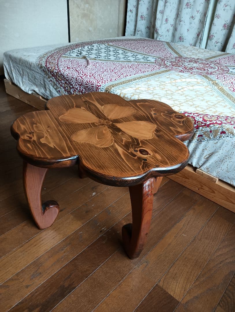 サイドテーブル