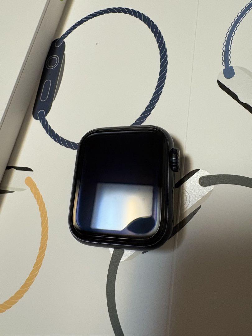 Applewatch SE 本体 40mm ほぼ未使用　バッテリー100%