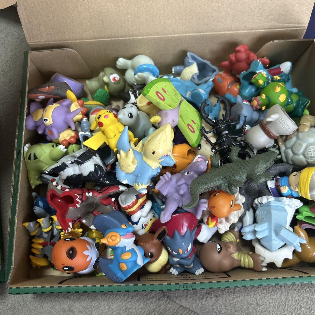 ポケモン などのフィギュア