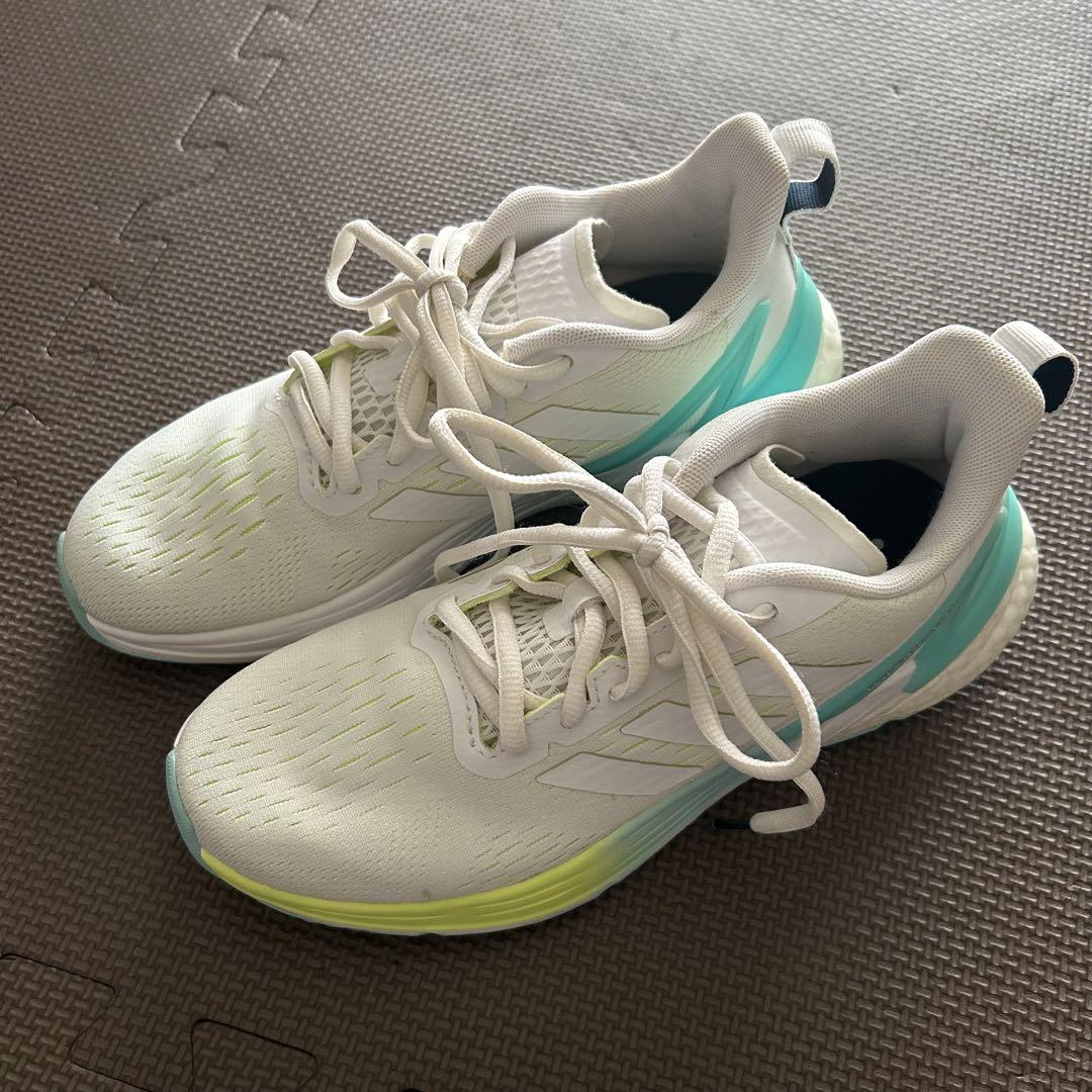 ★adidas ランニングシューズ　22