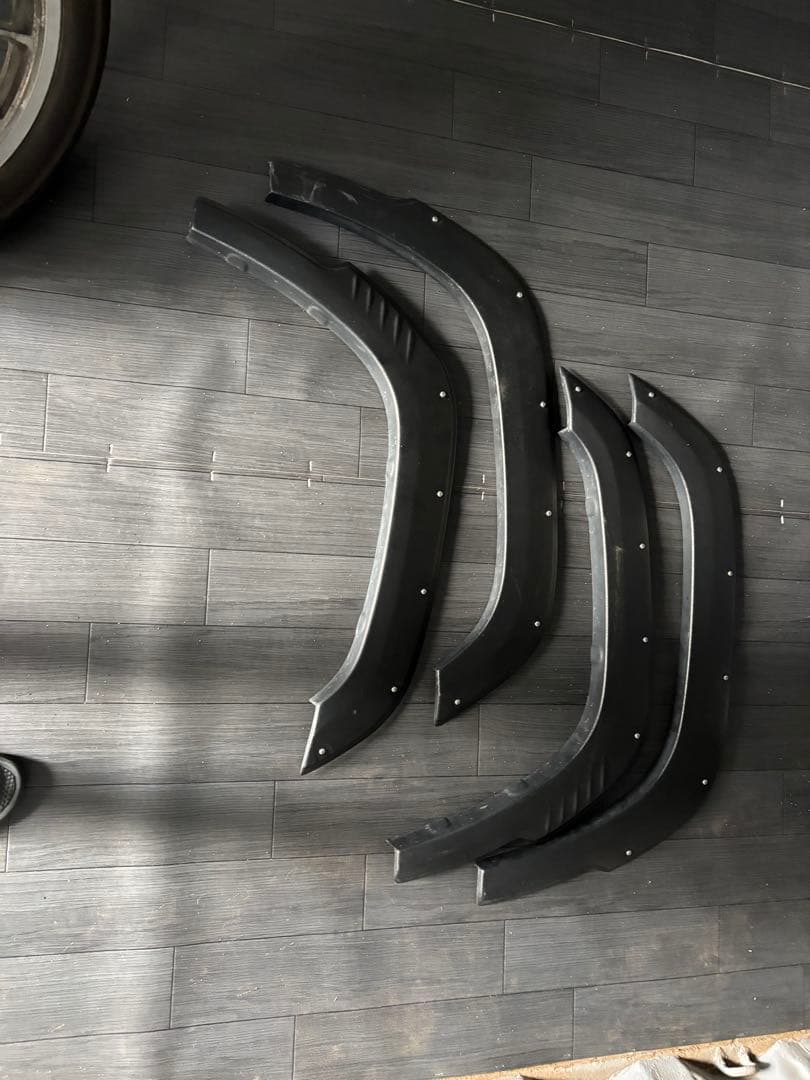 人気商品！ ジムニーjb64 オーバーフェンダー目立った傷や汚れなし 正直うれしいお手頃価格。