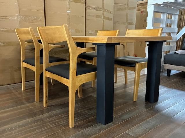 ダイニングテーブルセット　４人掛け　オーク　新品