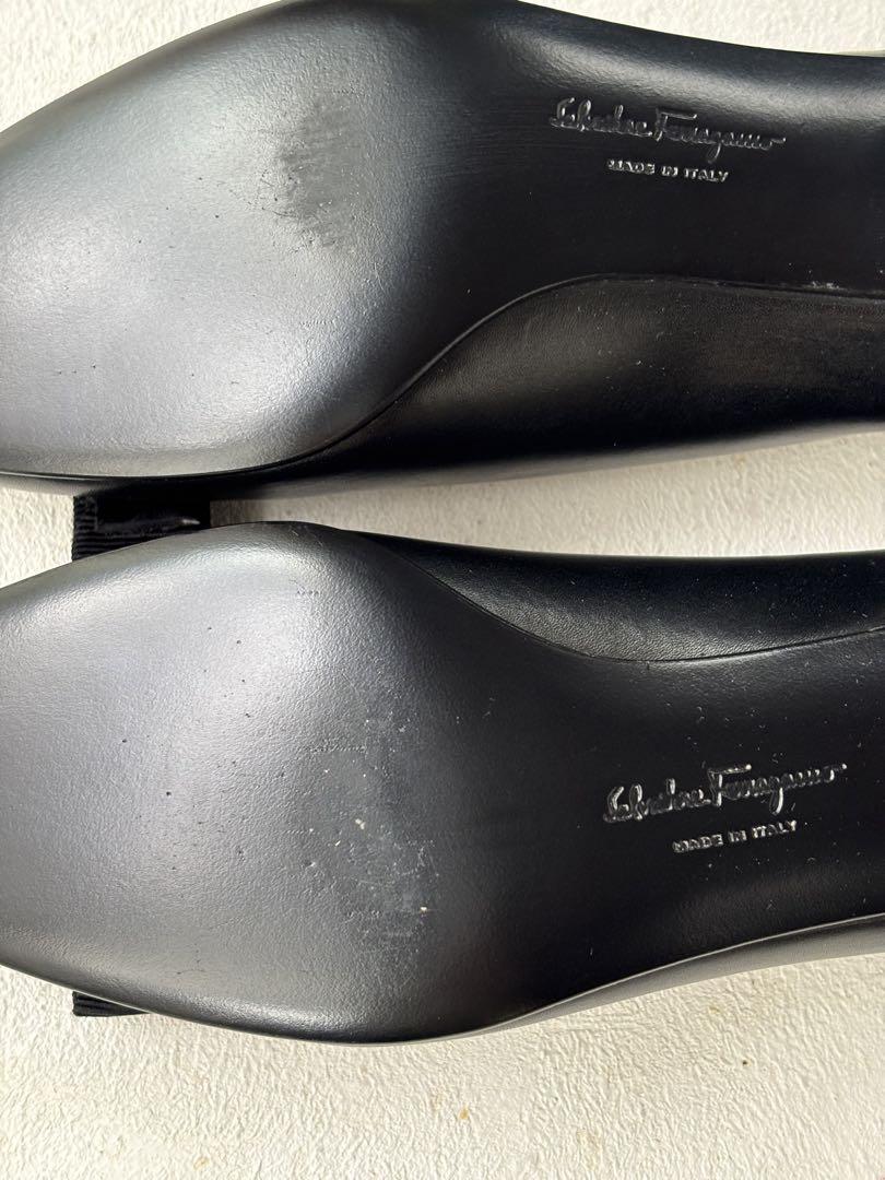 Ferragamo 黒レザー フラットシューズ リボン付き