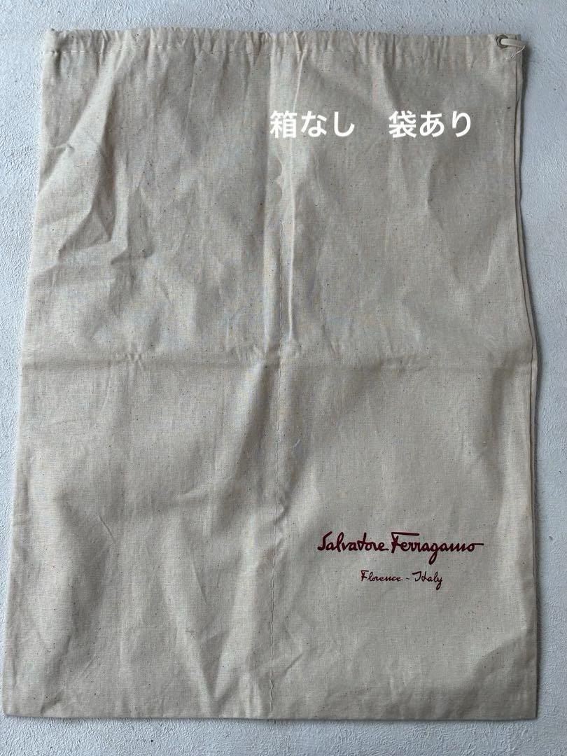 Ferragamo 黒レザー フラットシューズ リボン付き