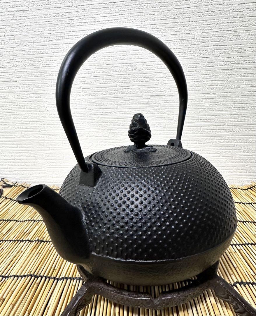 新品、未使用品　付属品付　南部池永造　１２型　丸アラレ　南部鉄瓶　南部鉄器　鉄瓶