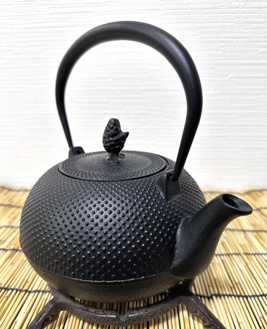 新品、未使用品　付属品付　南部池永造　１２型　丸アラレ　南部鉄瓶　南部鉄器　鉄瓶