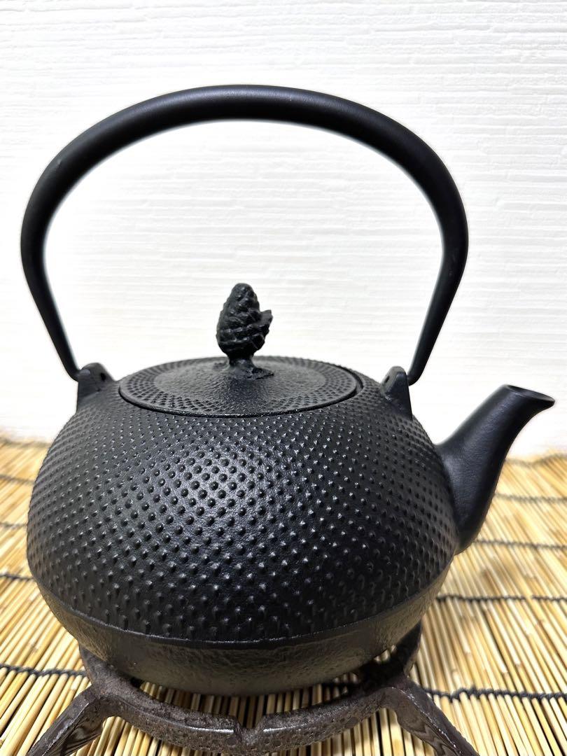 新品、未使用品　付属品付　南部池永造　１２型　丸アラレ　南部鉄瓶　南部鉄器　鉄瓶