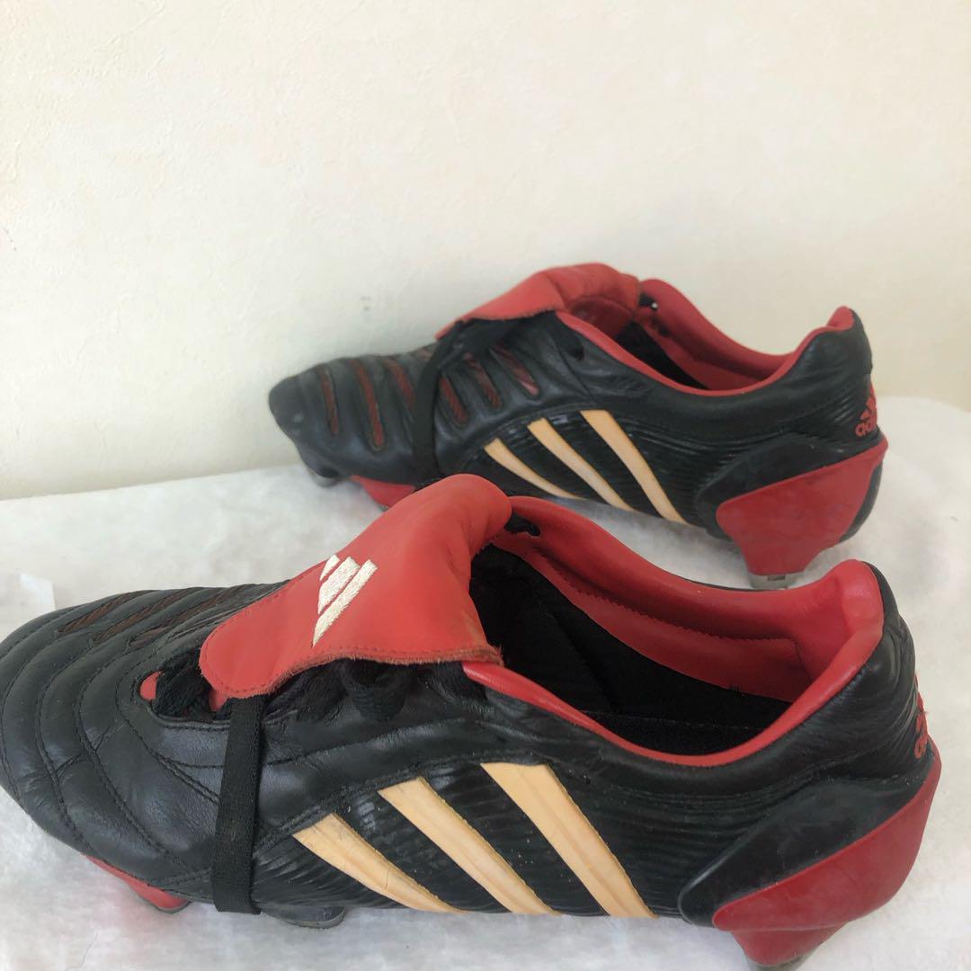 adidas アディダス　サッカーシューズ　スパイク　プレデター　黒　赤　ロゴ