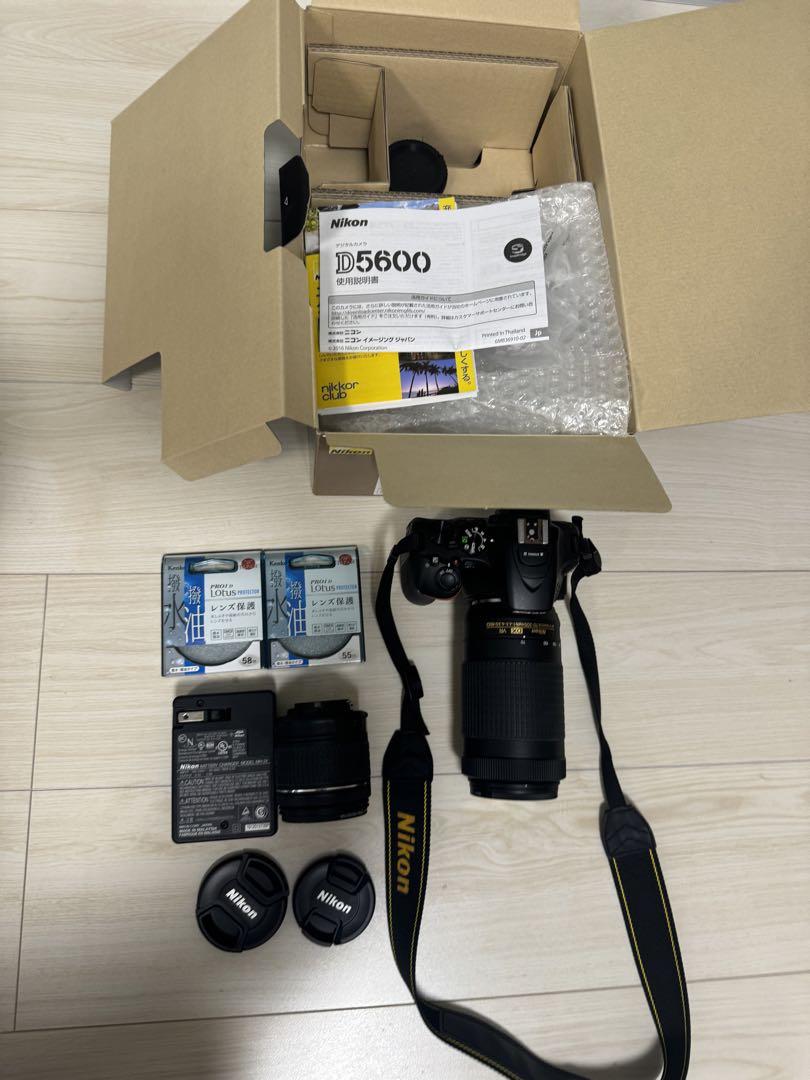 Nikon D5600 一眼レフカメラ　ダブルズームキット