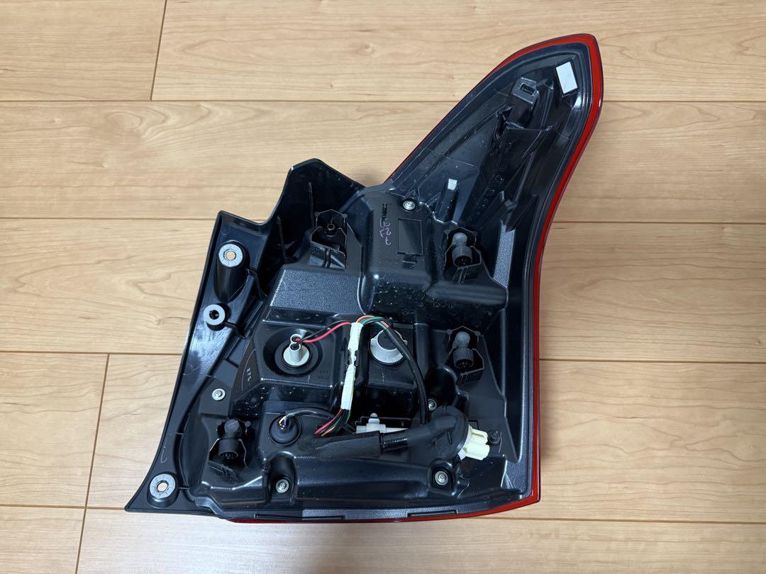 ZC33S 純正テールランプ　左右セット