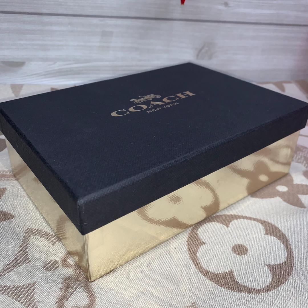 COACHコーチBOXポーチ|財布プラチナG
