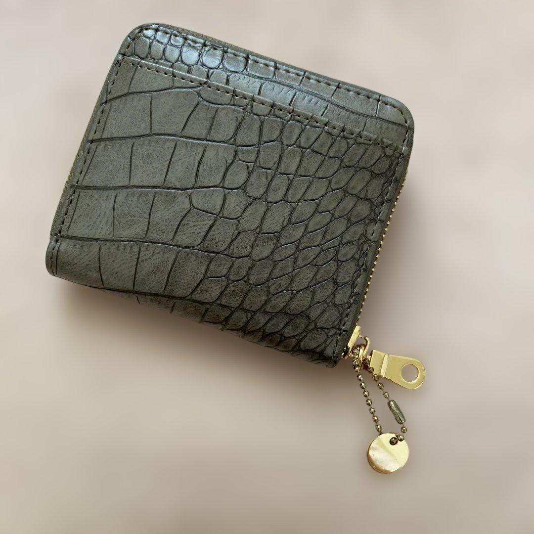 美品☆モンブラングレージュクロコダイル風 二つ折り財布 グレー クロコダイル風 二つ折り財布 - メルカリ