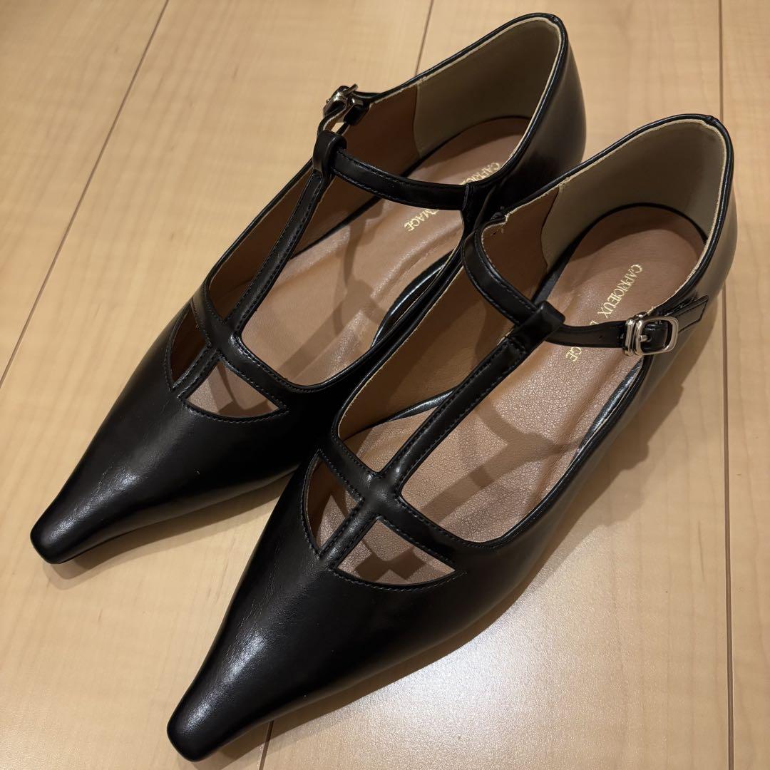 【新品】　Tストラップフラットパンプス　カプリシュレマージュ　ヒール　黒