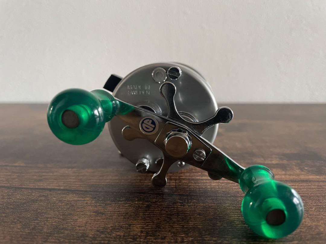 ABU Ambassadeur 2500C アブ アンバサダー シルバー 美品