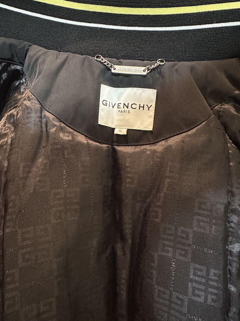 Givenchy 刺繍入りブラック