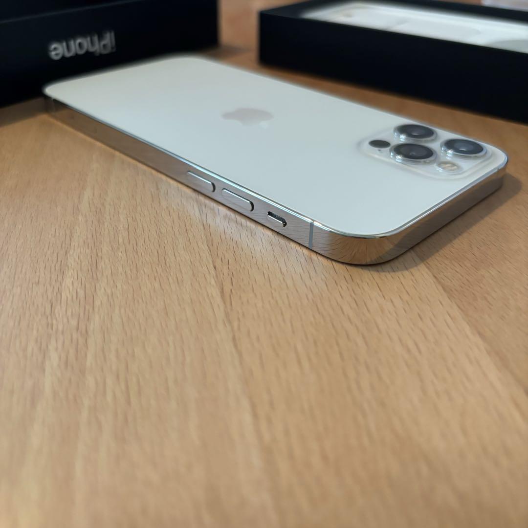 iPhone 12 pro シルバー 256GB SIMロック無し