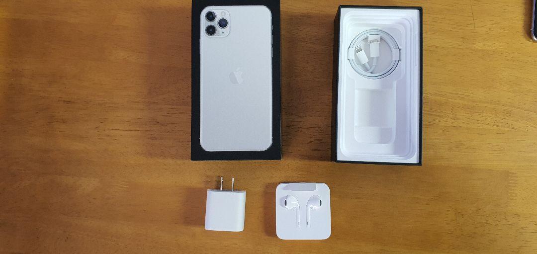 iPhone 11 Pro Max シルバー 256 GB