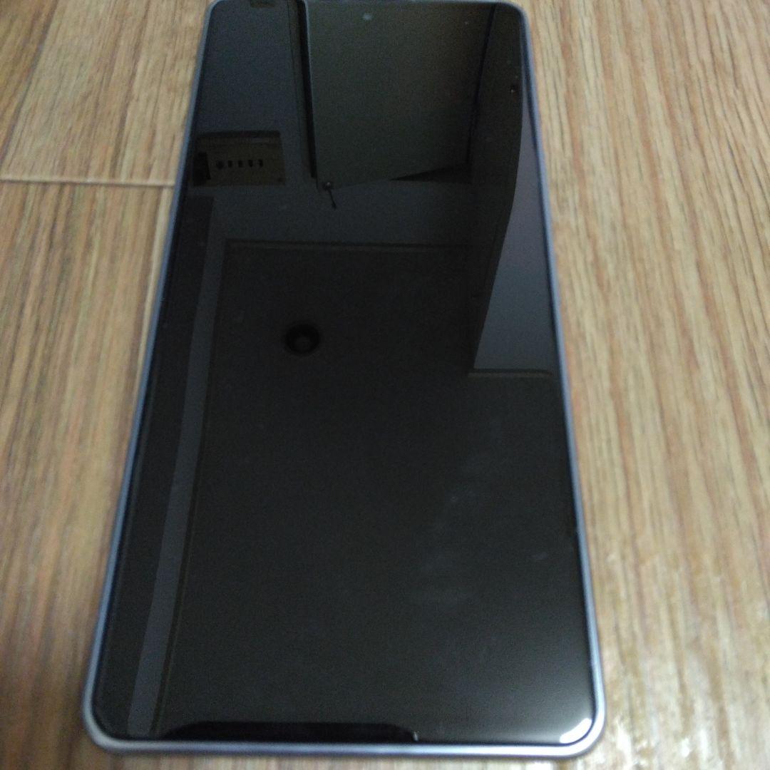 シルバー デュアルカメラ スマートフォン 本体