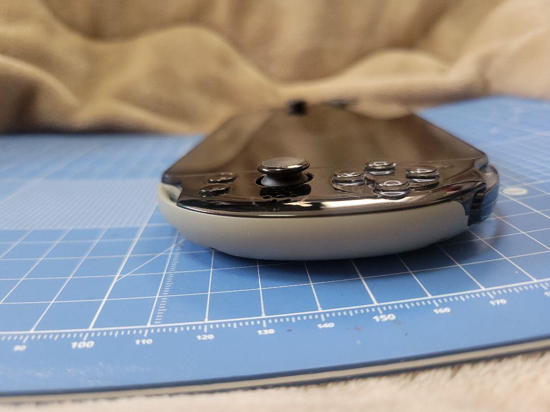 ジャンク品　PlayStation Vita　2000　カーキ/ブラック