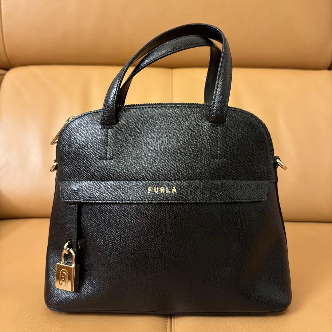 FURLA ブラック ハンドバッグ ロック付き