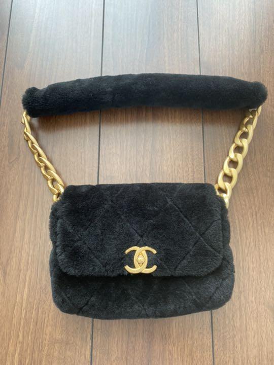 Chanel ファーチェーンバッグ