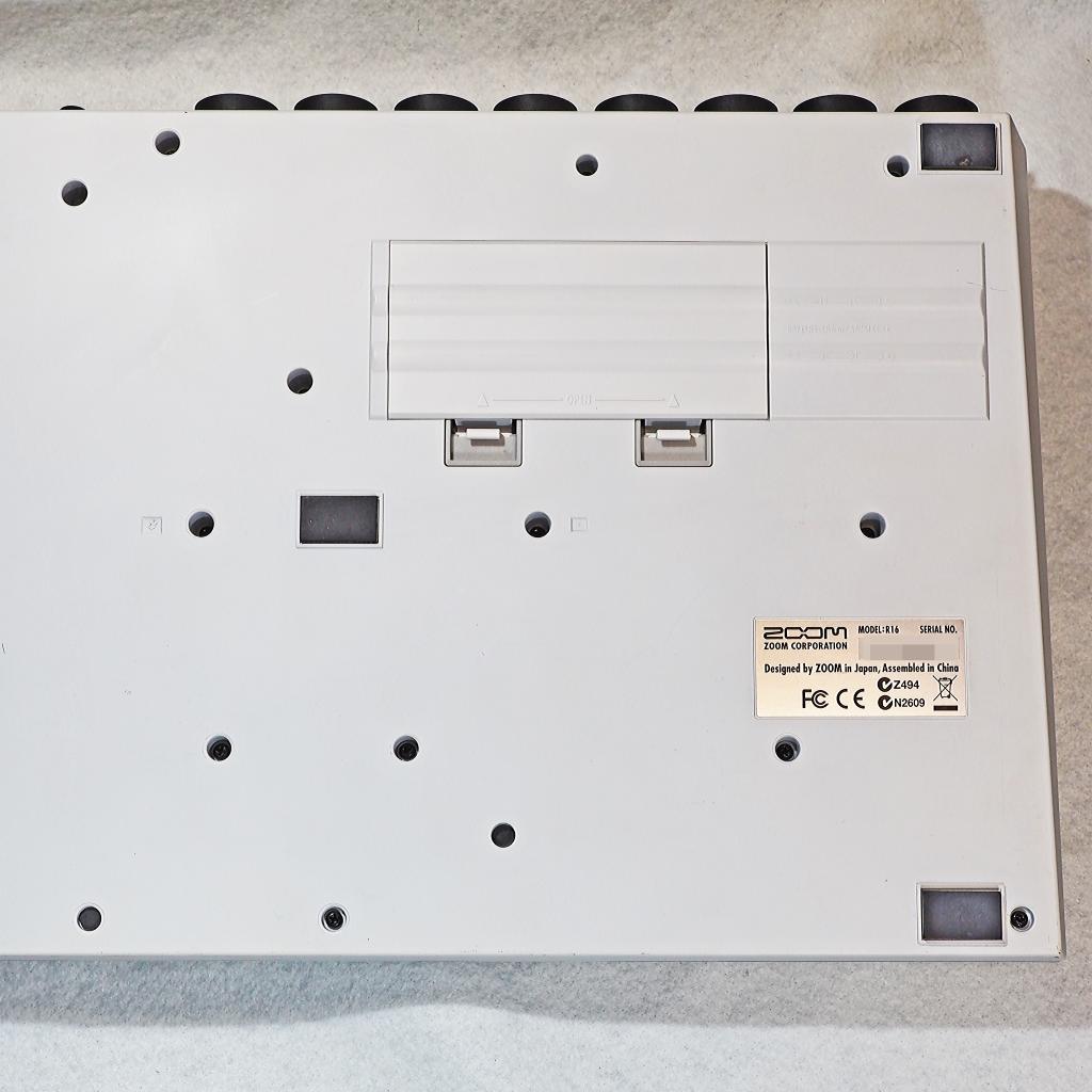 Zoom R16 マルチトラックレコーダー