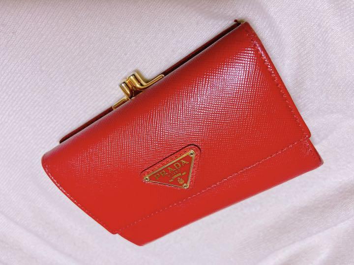 （セール）開催中 人気ブランドも続々プライス PRADA プラダ がま口 折りたたみ財布 赤財布 小物
