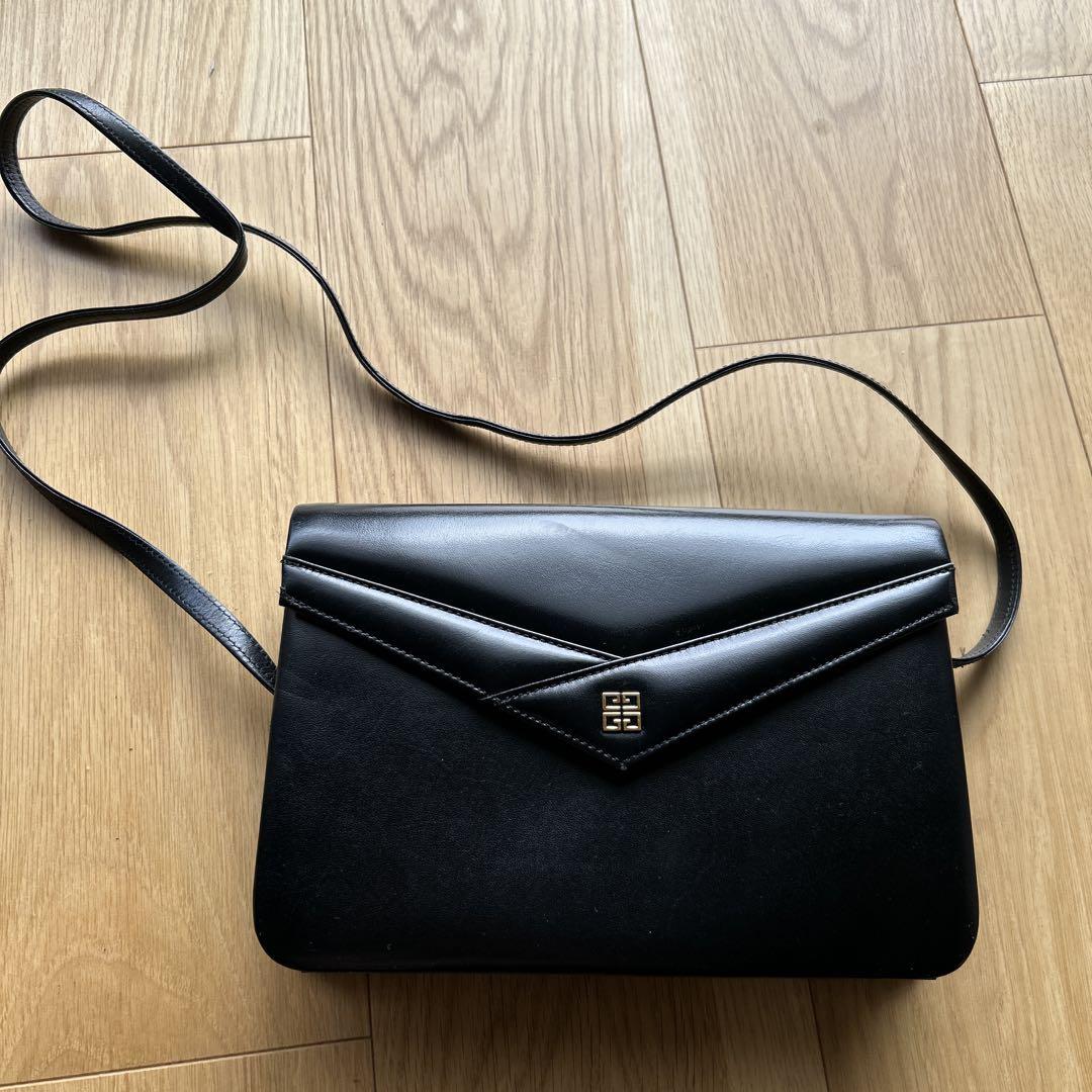 Givenchy ブラック レザーハンドバッグ GIVENCHY(ジバンシィ) / ハンドバッグ/レザー/BLK/無地 | 中古品
