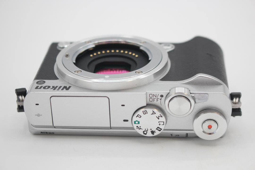 新品級◇Nikon ニコン 1 J5 ボディ◇シャッター回数901回のみ♪