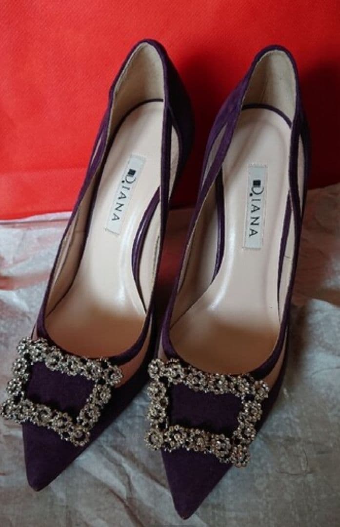 独創的 ビジューバックルつきパンプス DIANA☆ビジューバックル 着用1