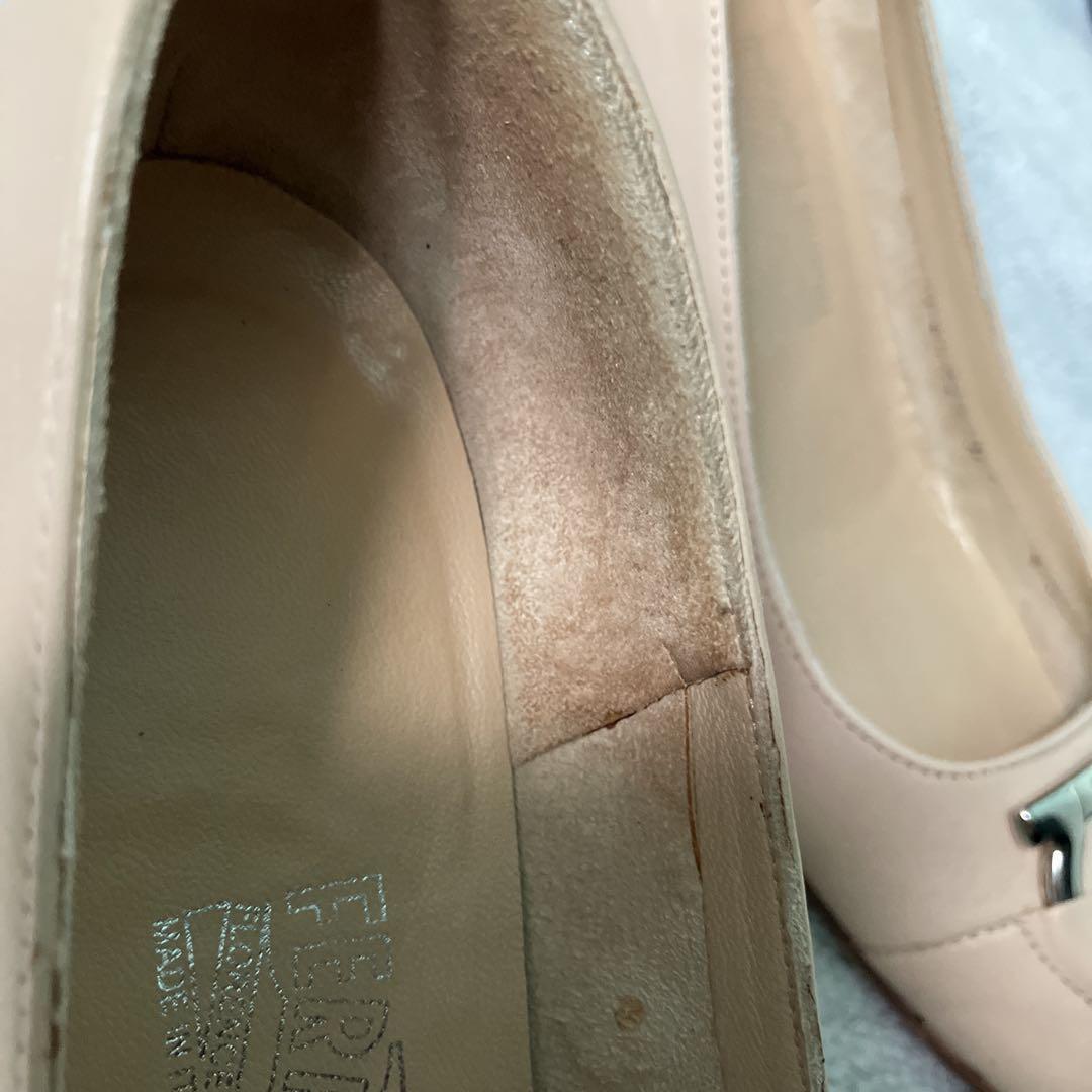 美品　フェラガモパンプス　ベージュと白2足