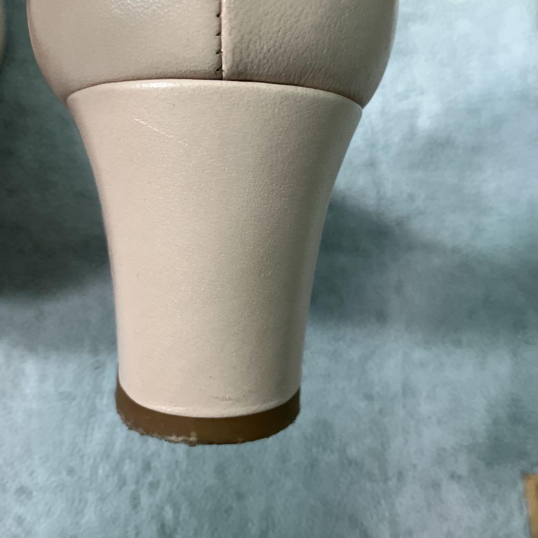 美品　フェラガモパンプス　ベージュと白2足