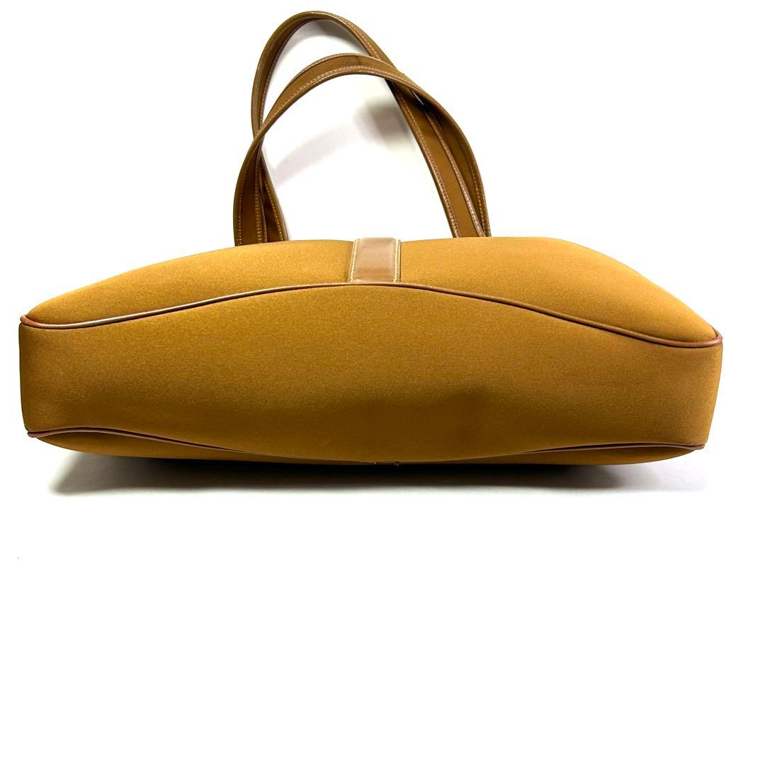 【人気良品】 Salvatore Ferragamo フェラガモ ヴァラ トート 【人気良品】 Salvatore Ferragamo フェラガモ ヴァラ トート