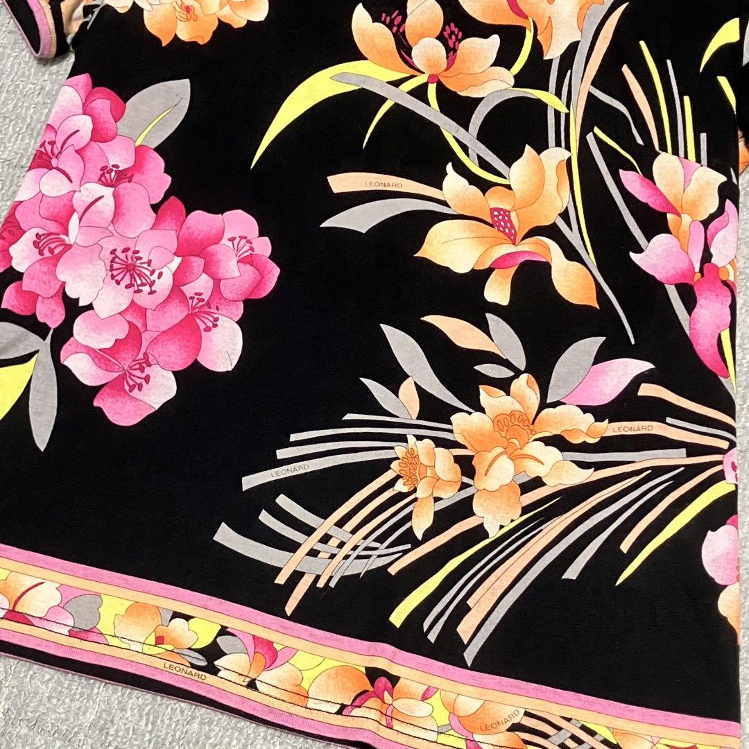 【美品✨】レオナール　半袖カットソー　Tシャツ　トリム　花柄　黒　Lサイズ レオナール［Tシャツ］花柄 トリム カットソー サイズ40