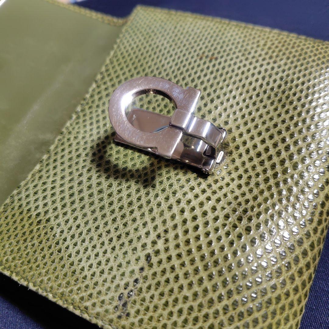 Ferragamo　グリーンレザー 二つ折り財布