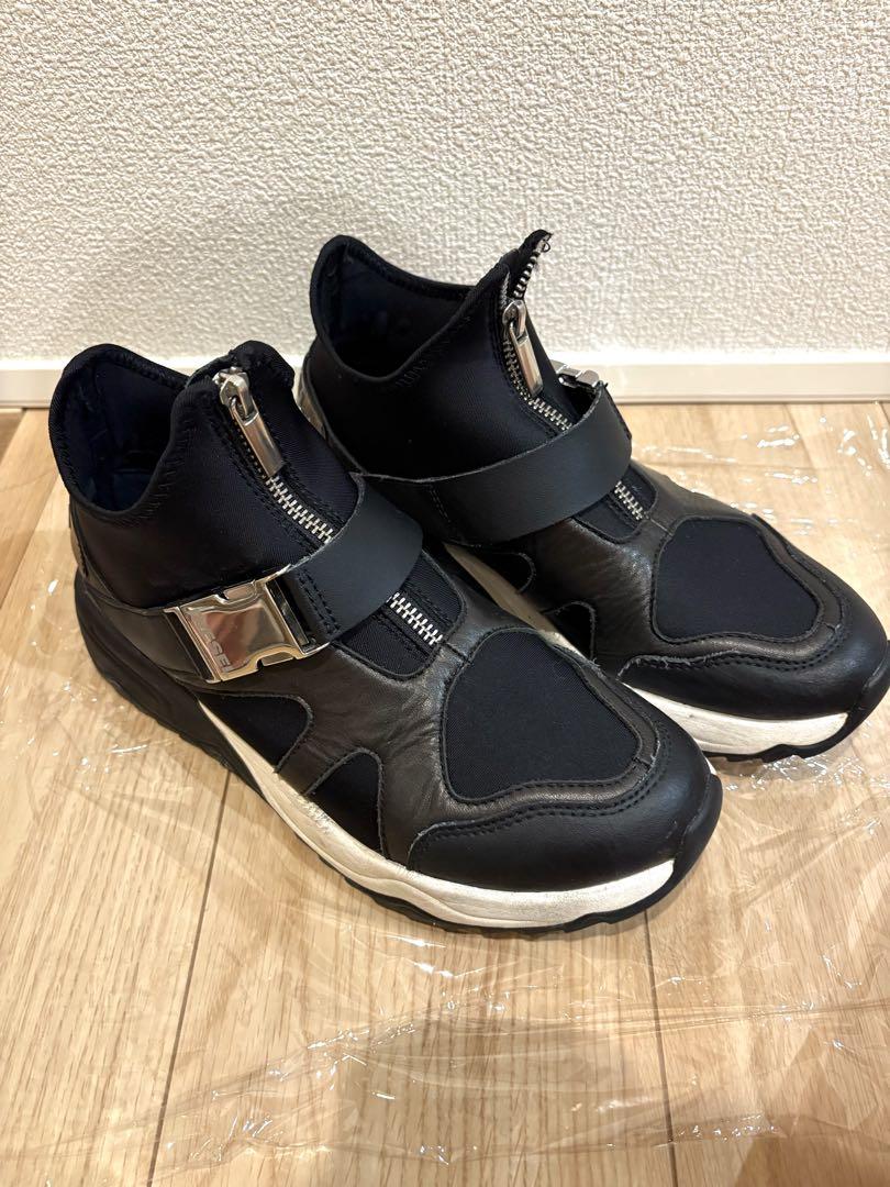 Diesel ブラック スニーカー ジッパー付き