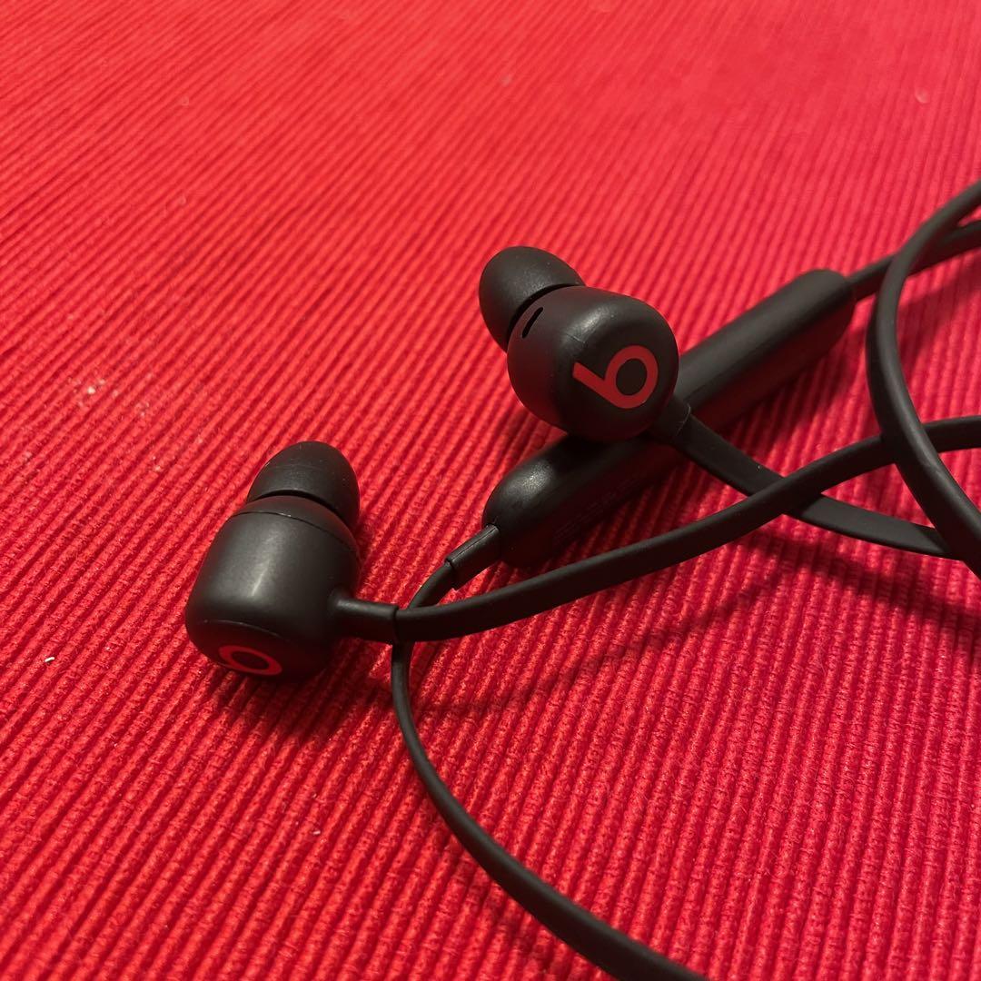 BEATS FLEX FRGMT ブラック ワイヤレスイヤホン 中古品 Beats flex ワイヤレスイヤホン FRGMT ブラック - メルカリ