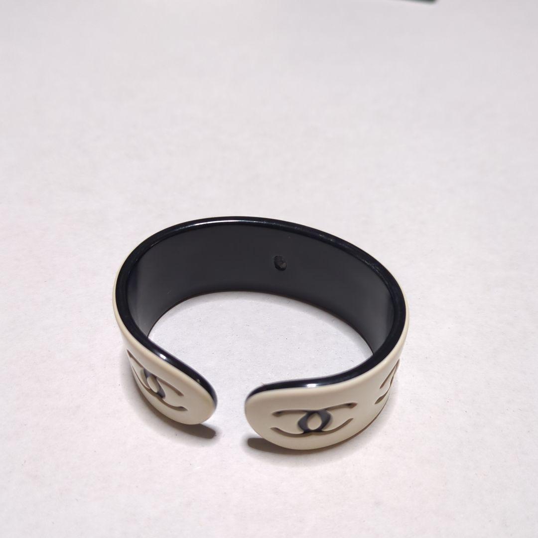 CHANEL ロゴ カフブレスレット 箱付き