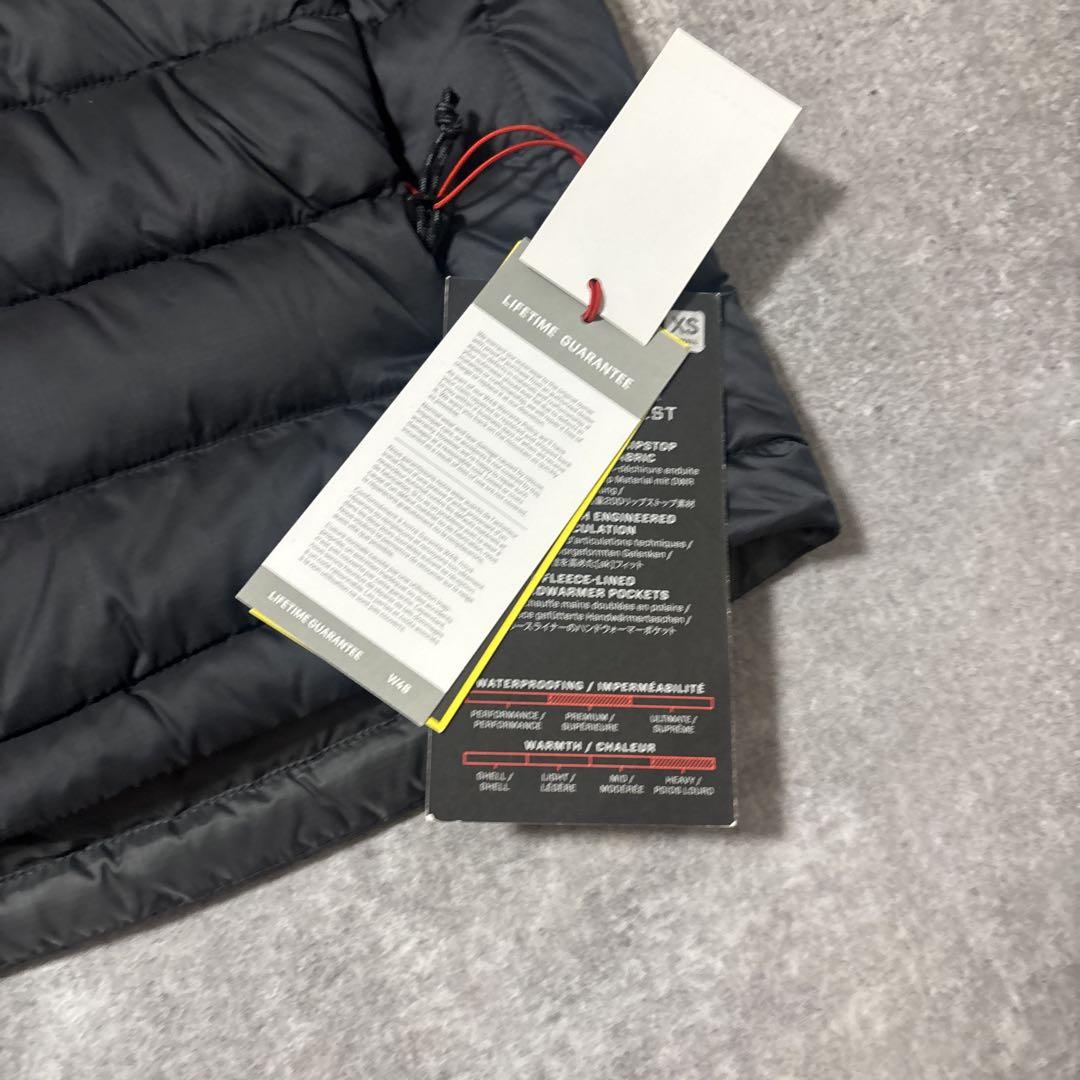 BURTON ak ダウンベスト ブラック　ワンポイント　未使用品