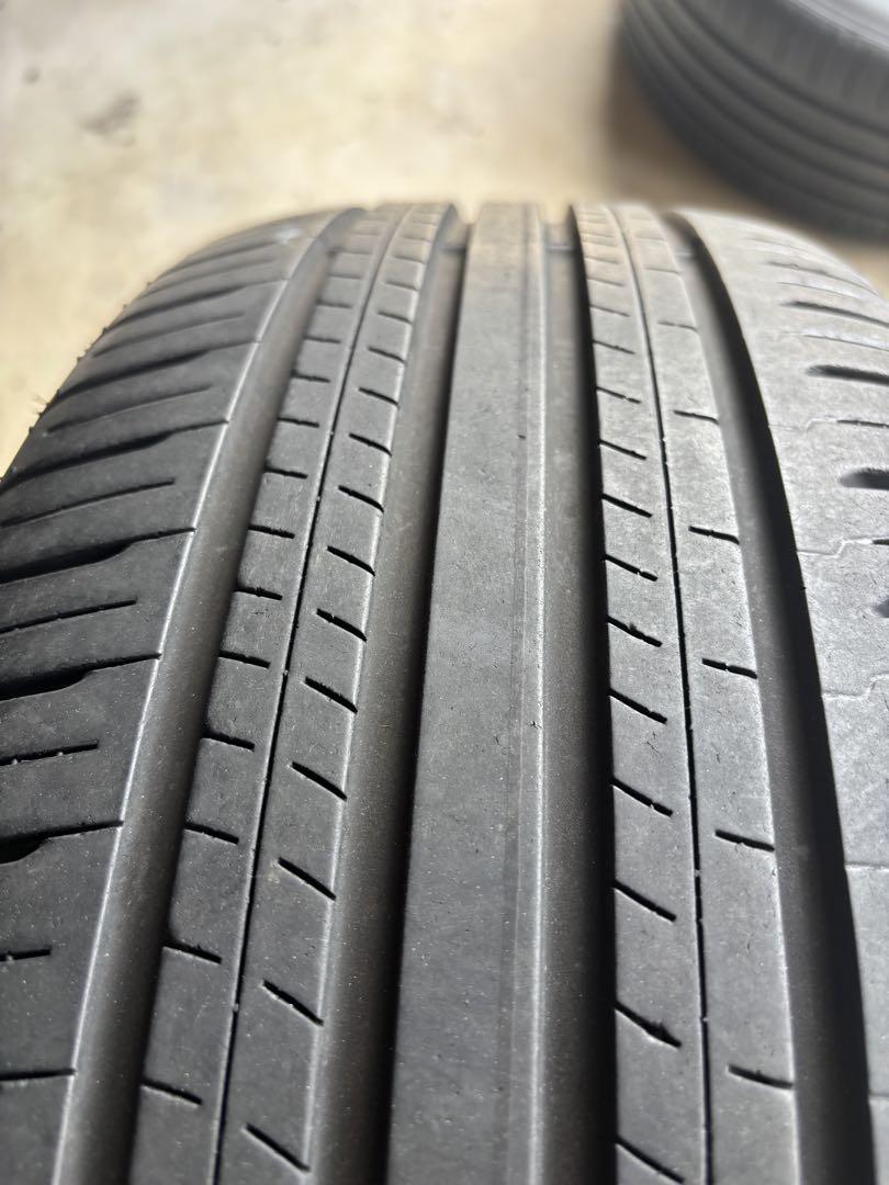 ダンロップ　新車装着タイヤ　215/50R18 バリ山　ヤリスクロス