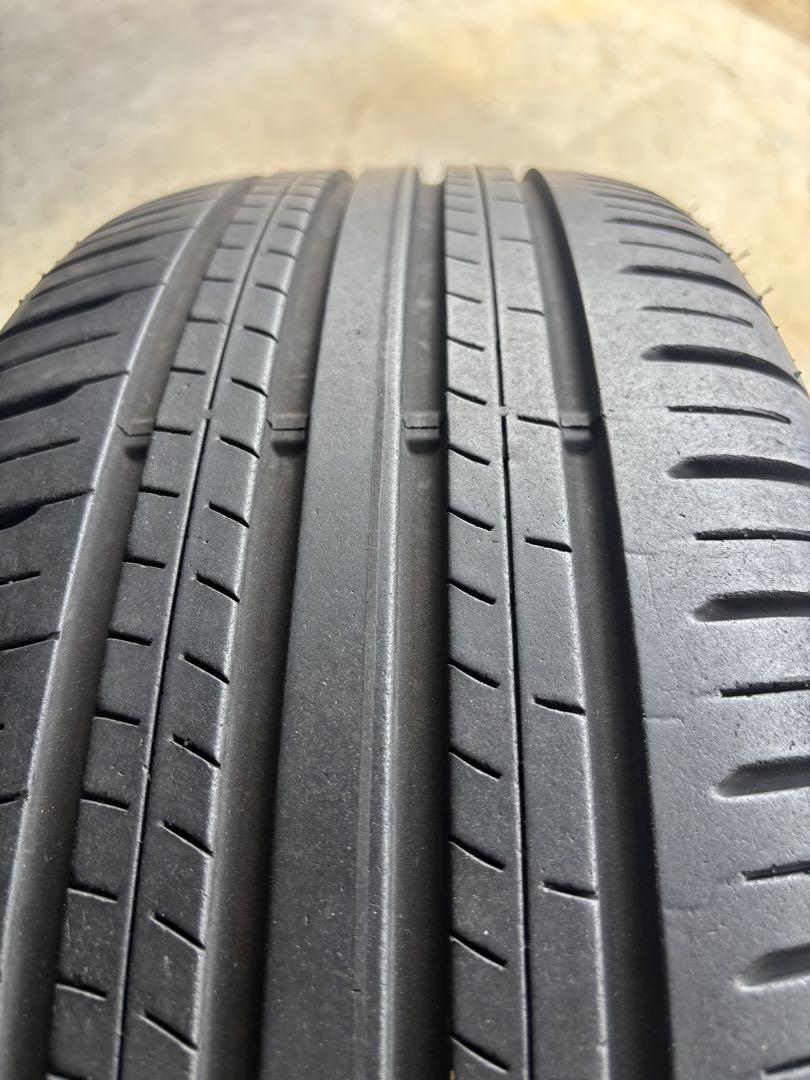 ダンロップ　新車装着タイヤ　215/50R18 バリ山　ヤリスクロス