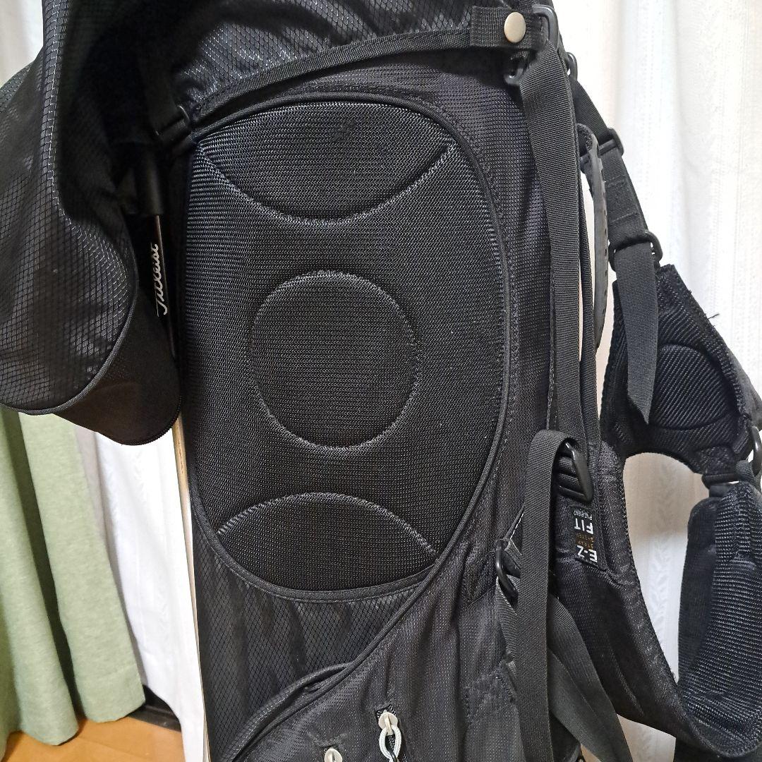 タイトリストスタンド式キャディバッグ軽量。入り口9～9.5インチあります。