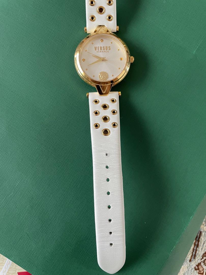 おつこ【美品】レディース腕時計ヴェルサス ヴェルサーチ 人気のホワイト