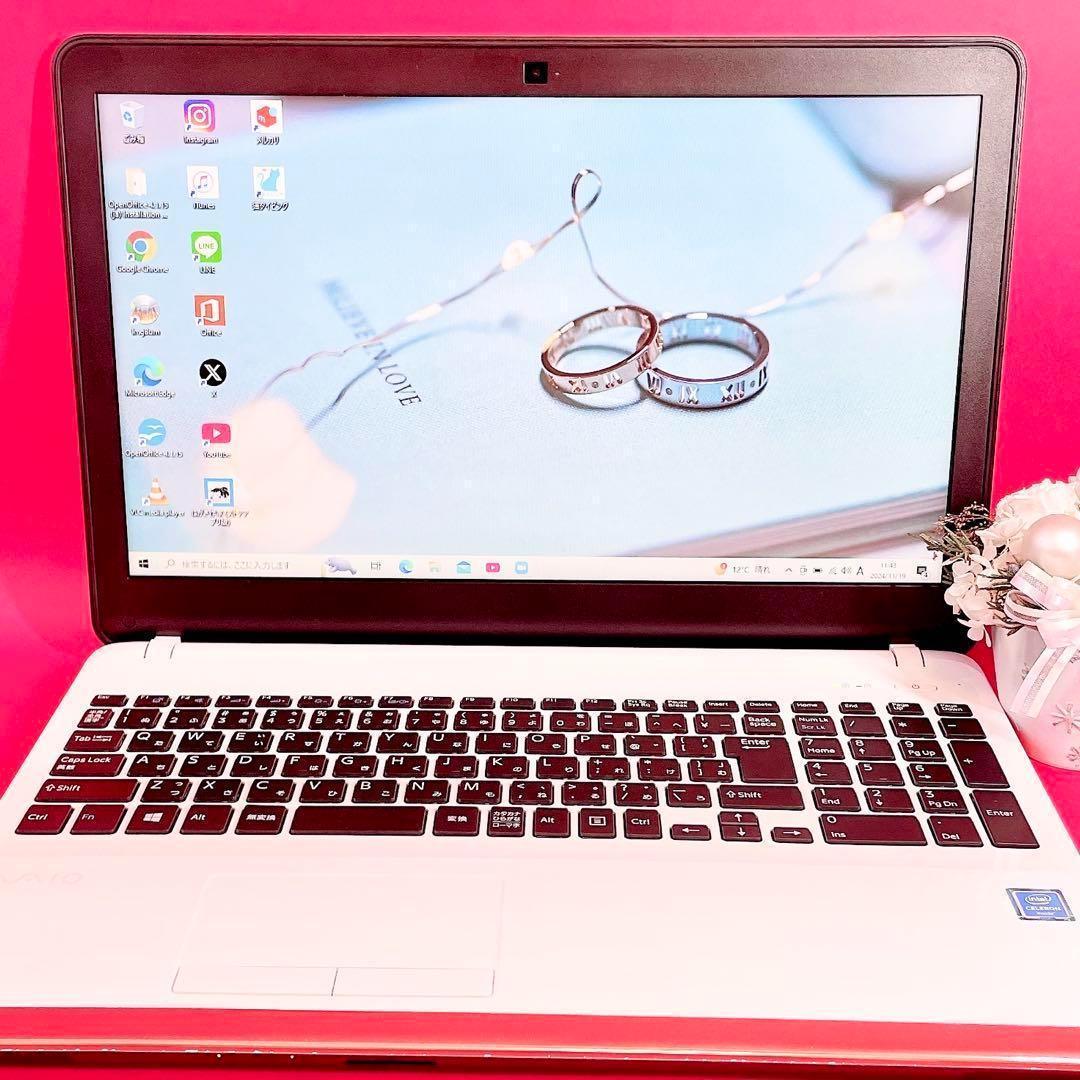 サクサク動く✨️薄型VAIOおしゃれゴールド×白ノートパソコン❣️カメラ付きSSD