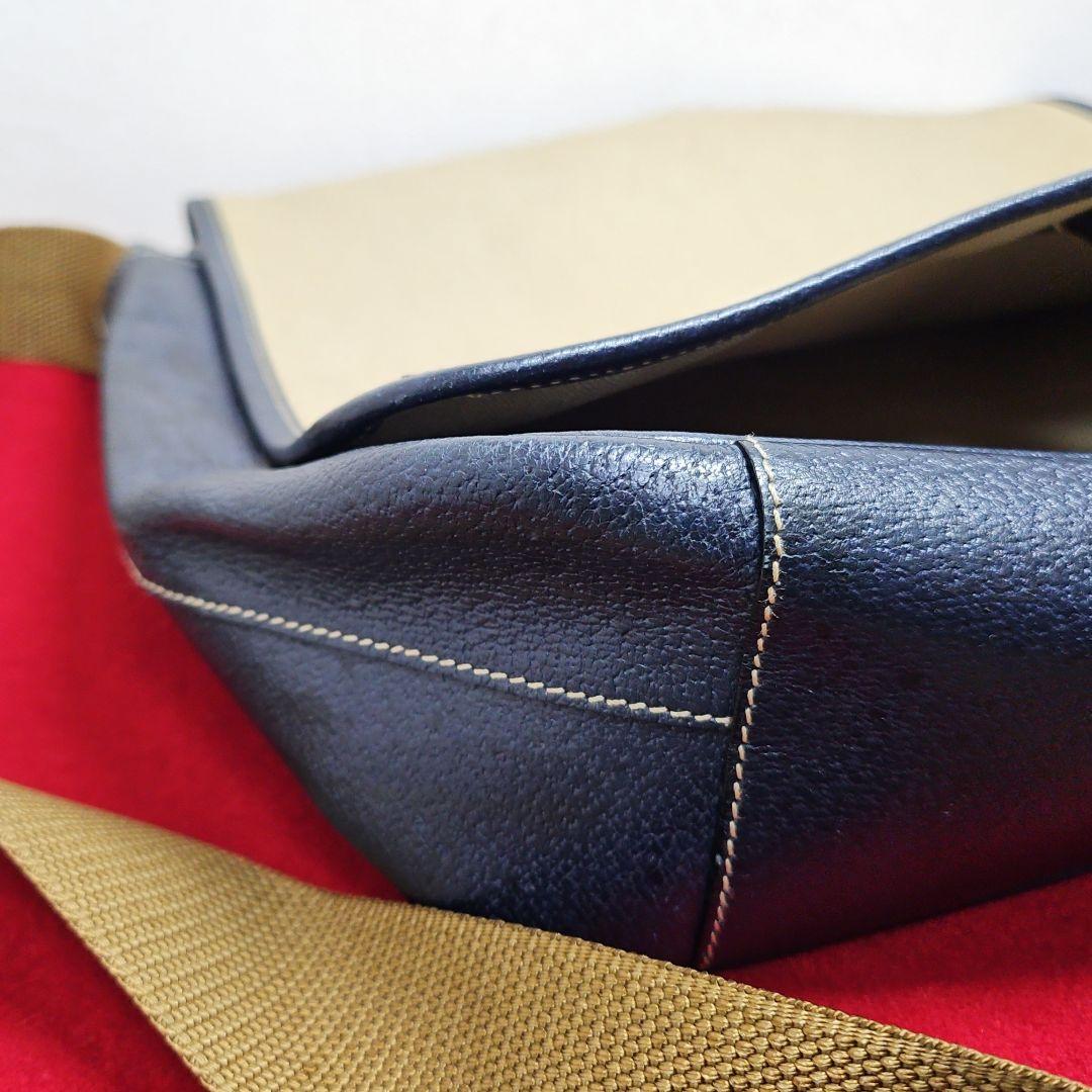 PRADA プラダ メッセンジャーバッグ ショルダーバッグ 3角ロゴ 希少 PRADA プラダ メッセンジャーバッグ ショルダーバッグ 3角ロゴ 希少