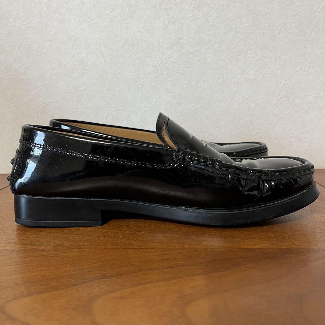 TOD'S エナメルコインローファー ドライビングシューズ